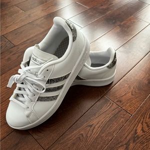 Adidas cloudfoam comfort white shoes with leopard strip detailing